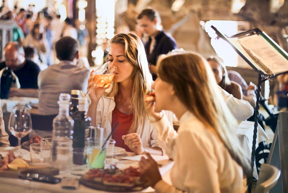 8 Powerful Restaurant Referral Marketing Programs That Fill Tables